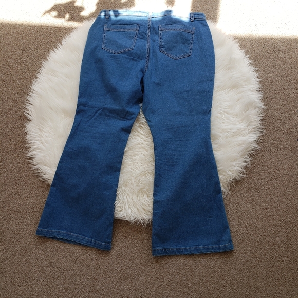 High Waisted Jeans - Picture 2 of 5